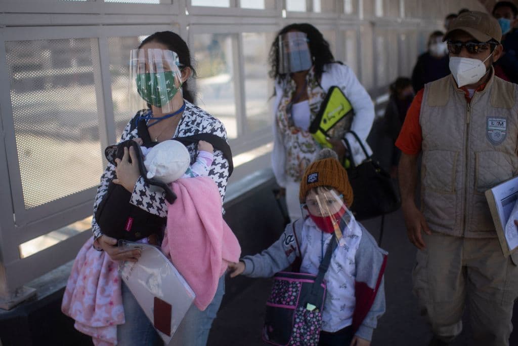 Miles de solicitantes de asilo devueltos a México tendrán una nueva oportunidad en EEUU