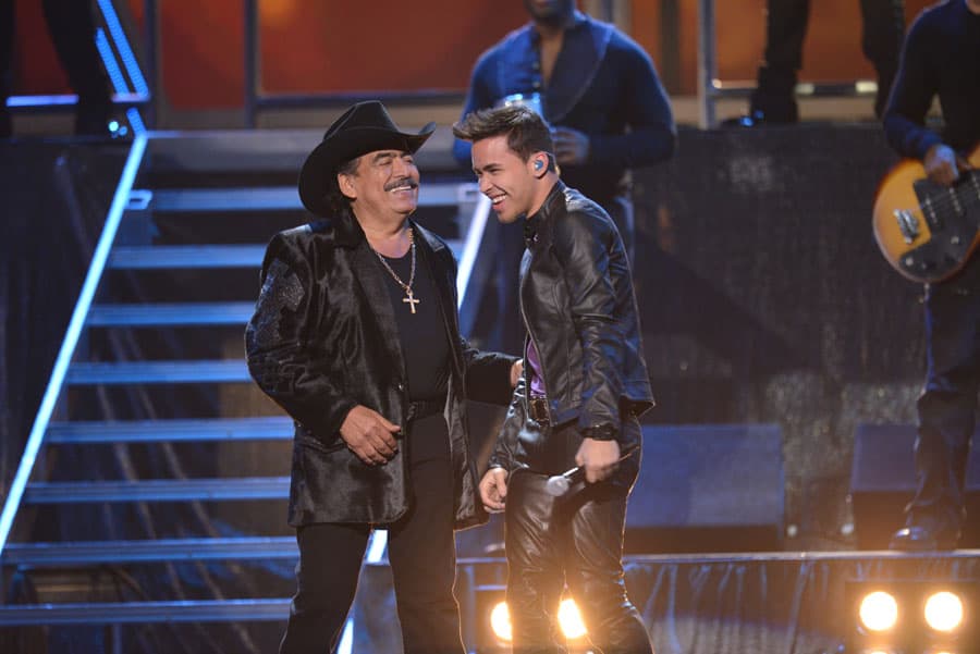 Royce no paraba de sonreír por este mágico momento de poder compartir el escenario con uno de los cantautores latinos más reconocidos.