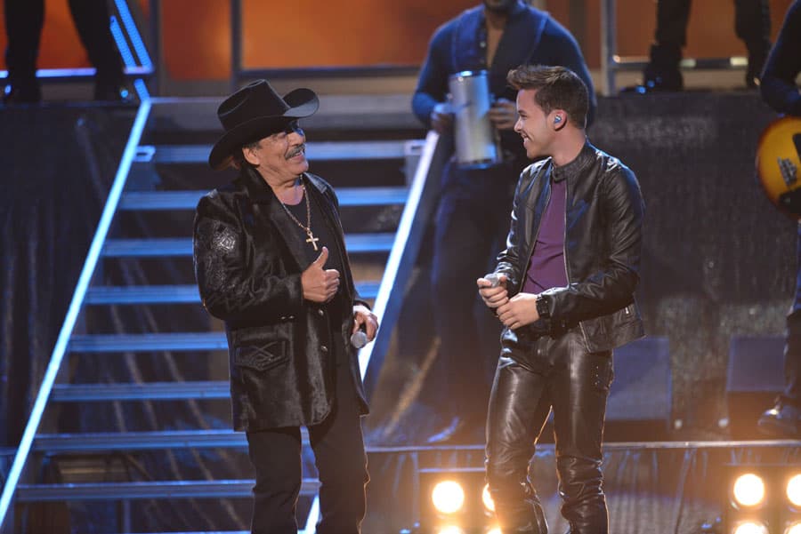 Prince Royce se encontraba cantando el tema 'Incondicional'.