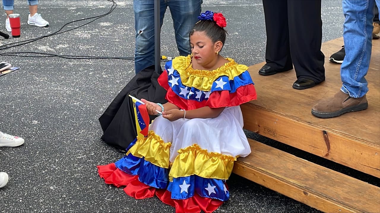 Chicos y grandes se sumaron por igual a la movilización.