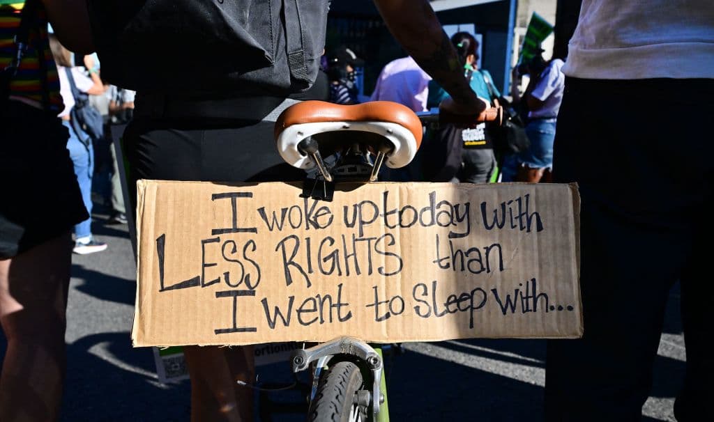 Pero no todos se oponen a la decisión de la Corte Suprema. “Tengo dos hijos, y uno de mis hijos, ya tiene también una hija y pienso que tener hijos es lo mejor que Dios te pueda dar en la vida”, dijo Ana Martínez.