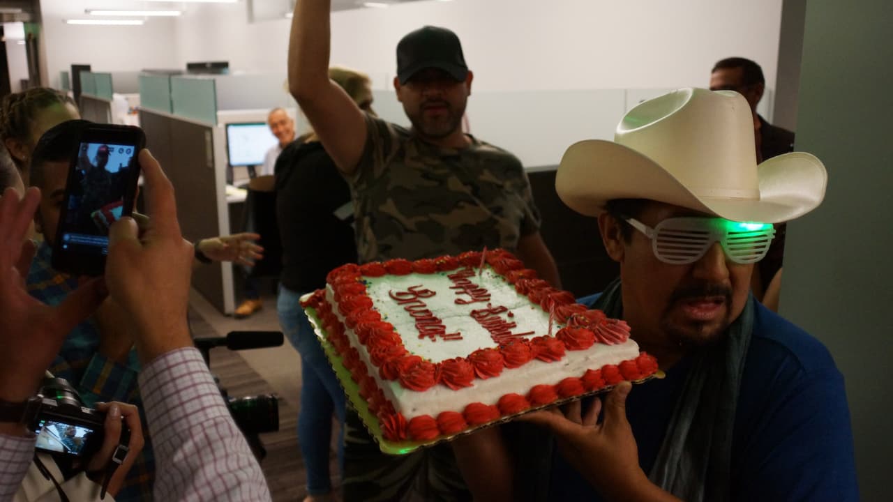 La Bronca cumplió años y se armó una fiesta en la cabina del Free-guey show.