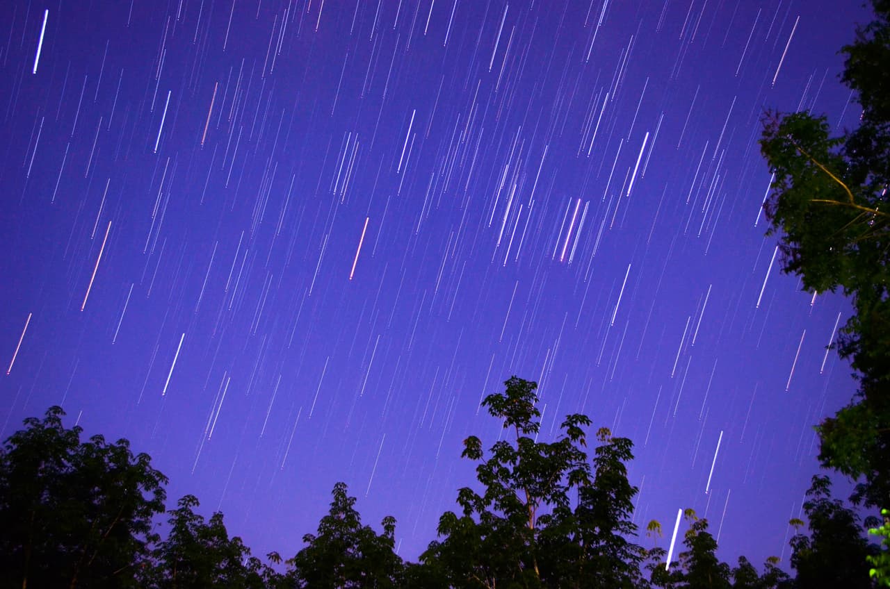 ¡Cambios importantes, regresos, aventuras!
<br>Todo está ahora frente a ti en estos días excepcionales donde la esfera celeste se convierte en un teatro cuyos actores son los meteoritos! En efecto, durante los días 5 al 7 de mayo si eres madrugador podrás disfrutar nuevamente del espectáculo de los meteoritos, cruzando rápidamente por el cielo y provocando el hermoso espectáculo conocido como “lluvia de estrellas”, eventos que se repiten cada año, entre los cuales, las más populares son las Líridas de abril, las Perseidas de agosto y otras más. En estos momentos tendremos otro desfile singular y podremos disfrutar de las Eta Acuáridas.