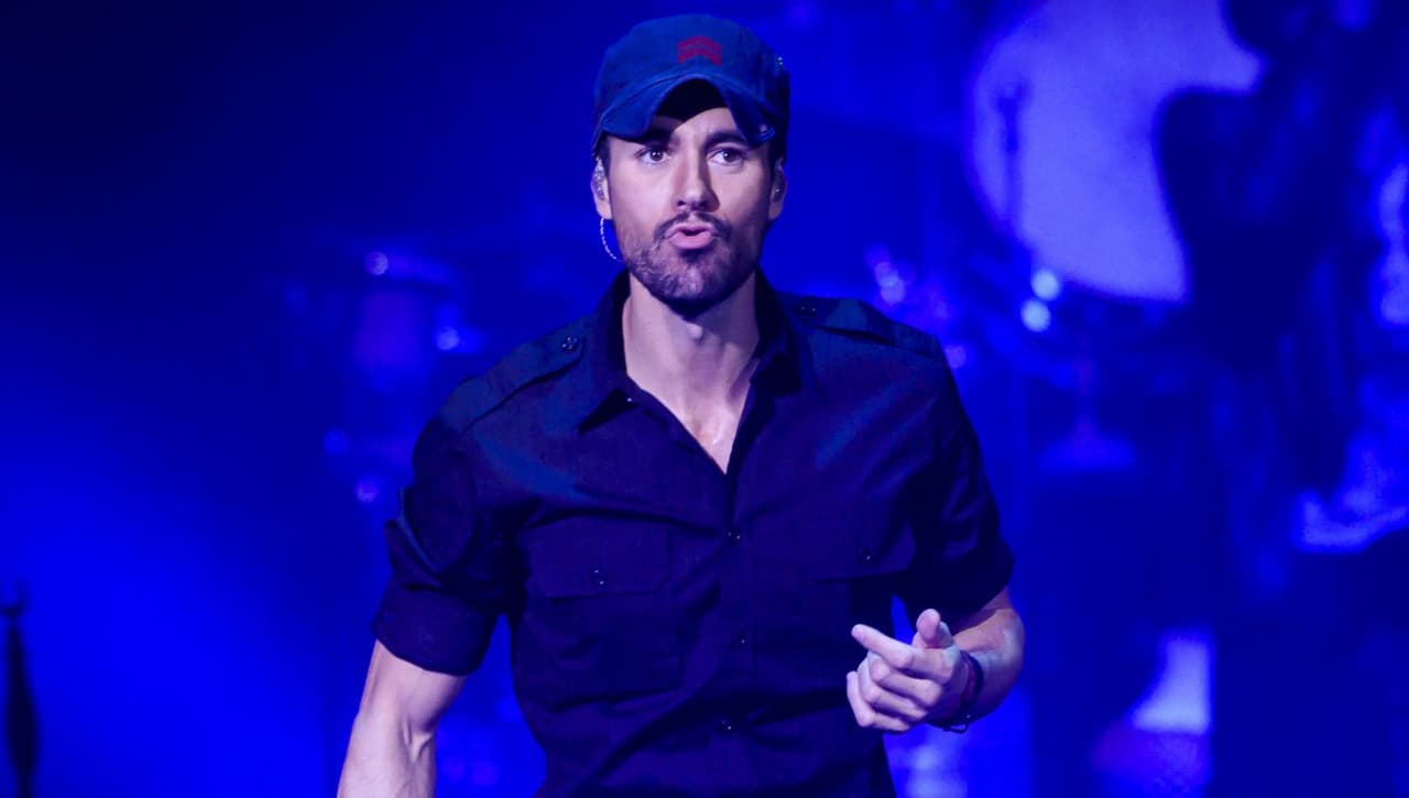 Enrique Iglesias demanda a su antigua disquera porque entiende que le deben mucho dinero
