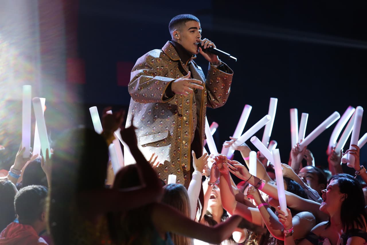 El puertorriqueño intepretó también el tema 'Soltera', por el cual está también nominado a Premio Lo Nuestro, pero dentro de la categoría Remix del Año por la versión que realizó junto a Daddy Yankee y Bad Bunny.