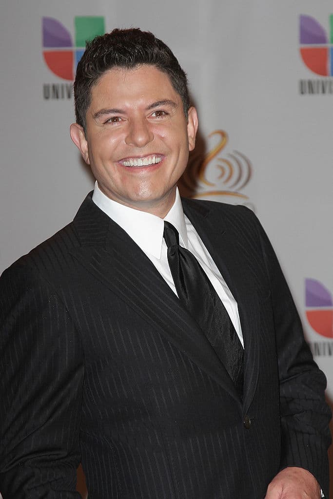 <b>Ernesto Laguardia</b> tiene rasgos físicos muy parecidos a los de
<b>Tom Cruise</b>, como la sonrisa y ojos pequeños. Ambos son hombres muy queridos en el ámbito actoral.