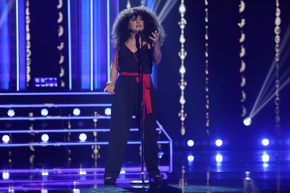 Con una enorme seguridad se plantó en el escenario y cautivó con su gran voz y talento en la actuación.