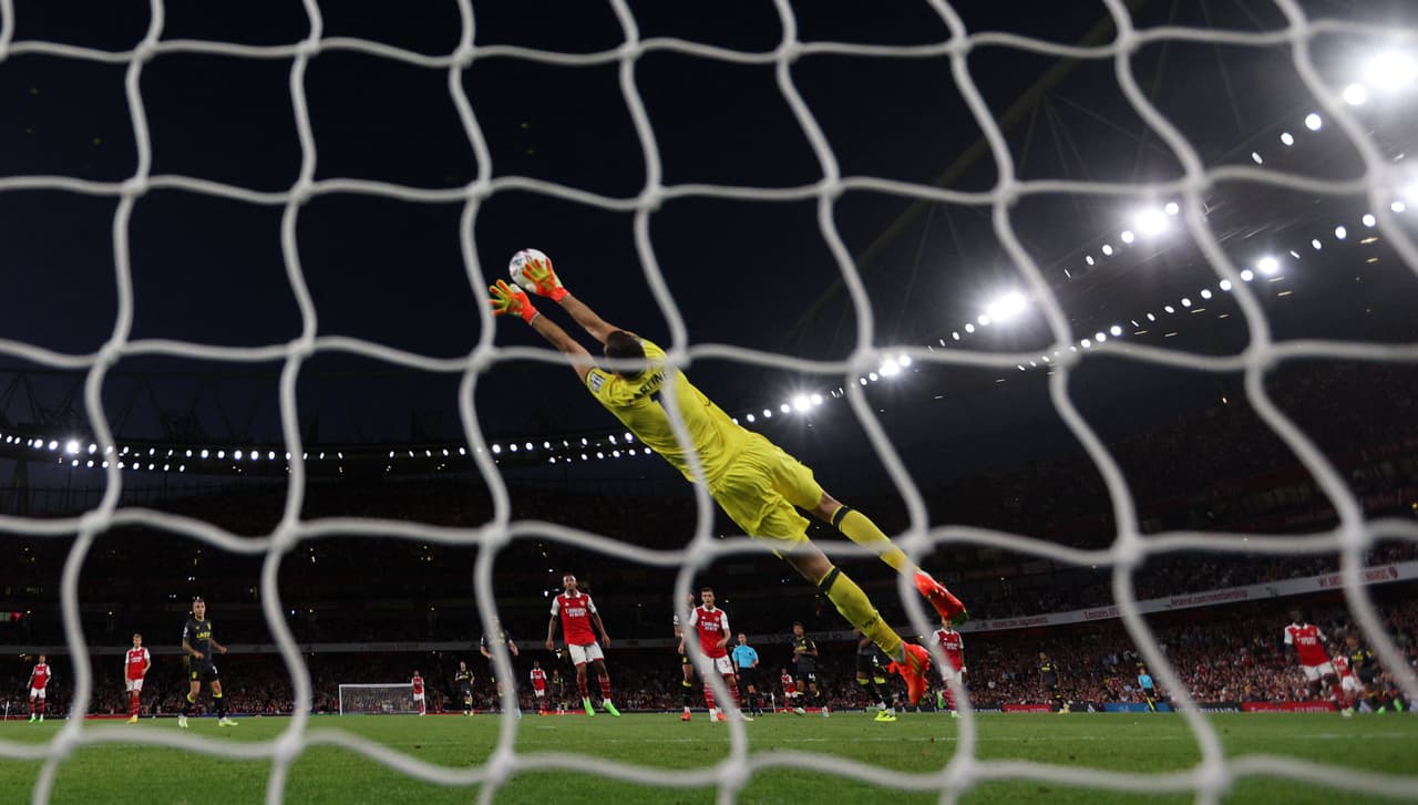 Arsenal superó por 2-1 al Aston Villa.