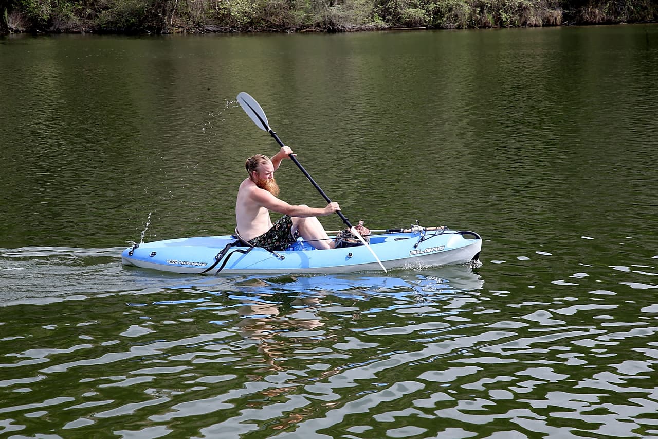 <b>Auditorium Shores</b>
<br>
<br>“Muchos síntomas son generales como calentura, nauseas, vómitos, diarreas y dolores, pero también puede ser algo grave. Esta toxina es una neurotoxina. Puede causar daños al cerebro, provocar cambios en la personalidad, cambios en la energía de la persona.
<b><a href="https://www.univision.com/local/austin-kakw/autoridades-austin-alertan-algas-toxicas-barton-creek">Es muy peligroso para los niños</a></b>”, indicó la doctora Karen Smith de Baylor Scott and White.