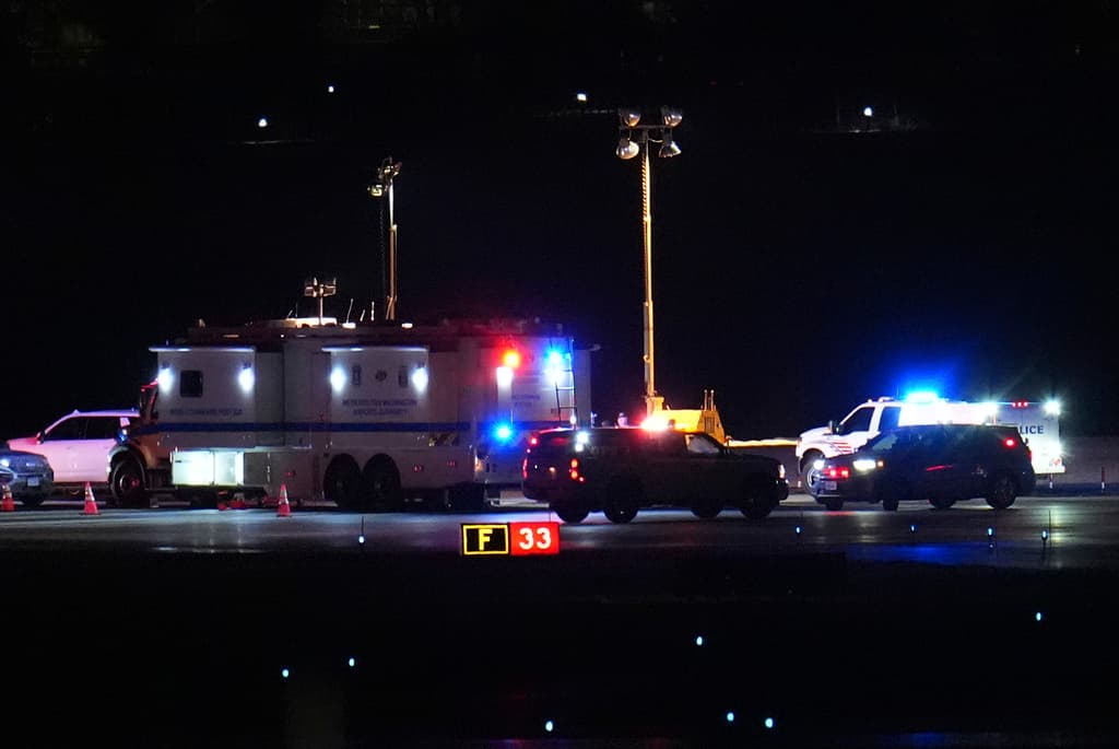 El jet bimotor Bombardier CRJ-701 de fabricación canadiense, fabricado en 2004, puede configurarse para transportar hasta 70 pasajeros.