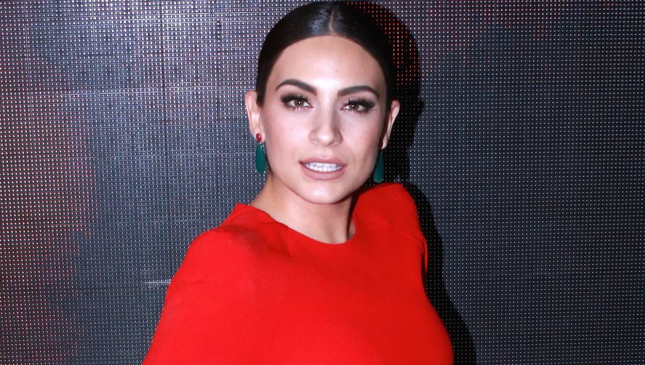 Ana Brenda Contreras pide apoyo para un político y la critican por... ¿sus pestañas?