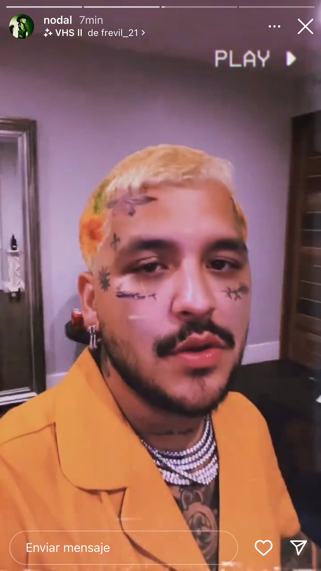 La publicación molestó a Nodal y arremetió en contra del colombiano, de quien dijo que "no tenía talento" y 
<b><a href="https://www.univision.com/shows/despierta-america/christian-nodal-amenazo-a-j-balvin-reacciones-a-las-polemicas-declaraciones-por-una-broma-en-redes-sociales-video" target="_blank">prometió una canción en su contra, 'Girasol'</a></b>, la cual sacó el pasado viernes 3 de junio.
<br>