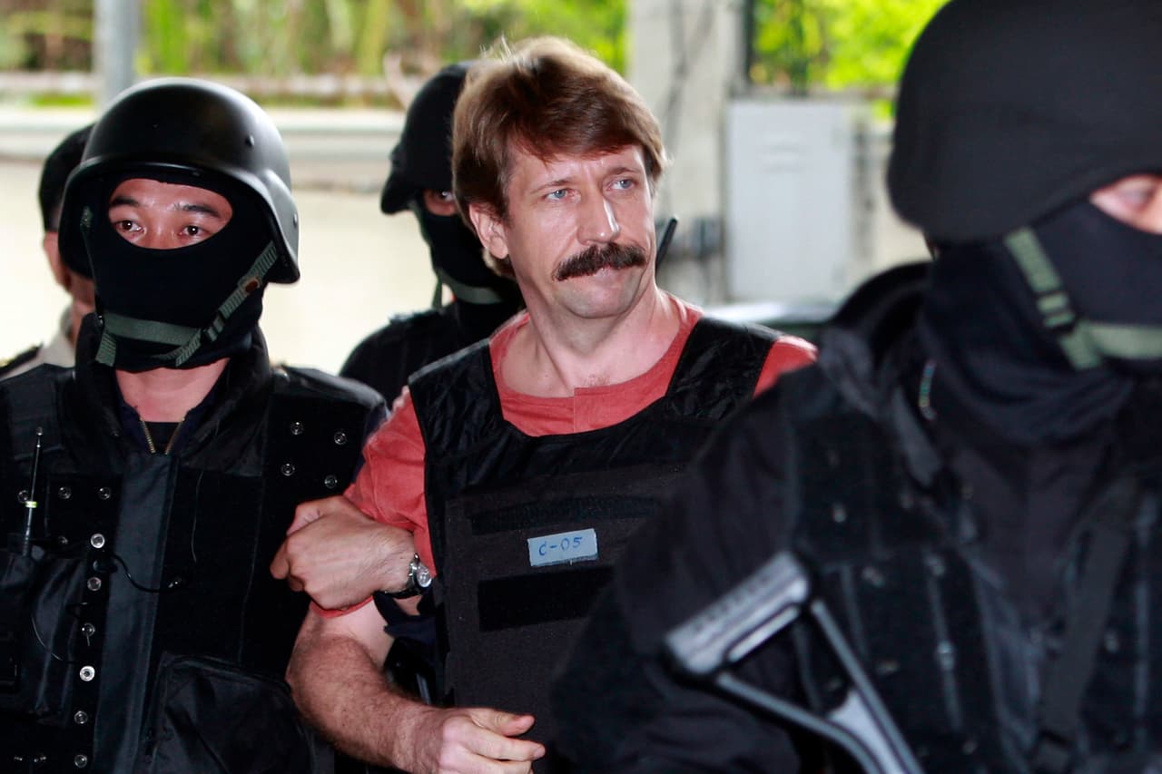 Viktor Bout fue detenido en Tailandia en 2008 y extraditado a EEUU donde fue condenado a 25 años de prisión en 2012.