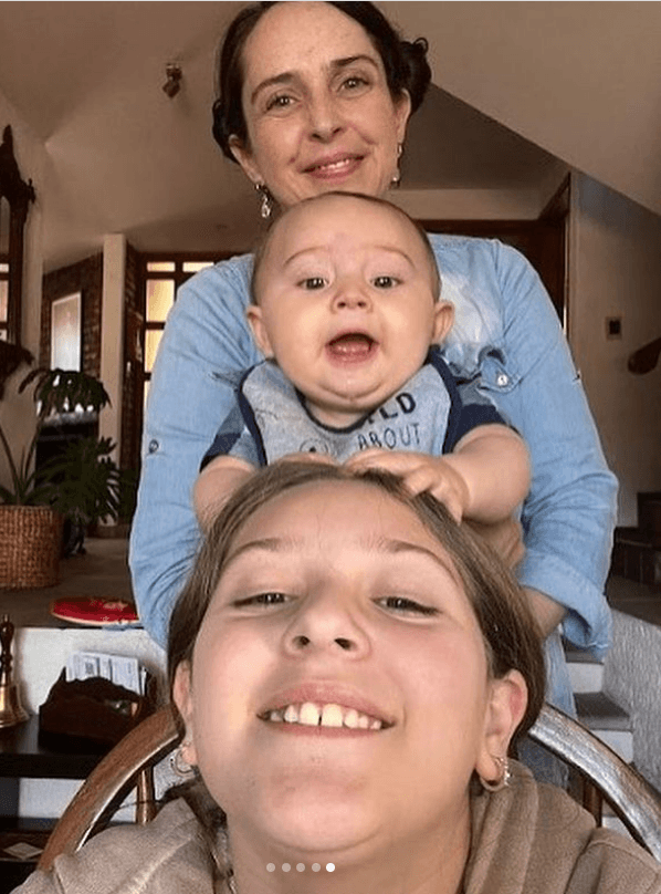 Irán Castillo con sus dos hijos, Irka y Demián