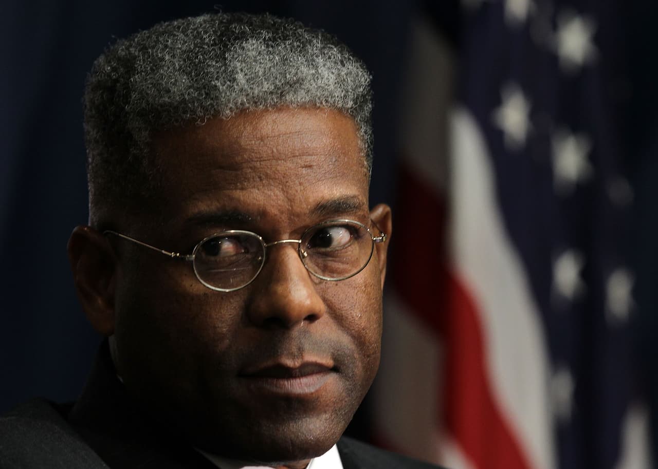 El líder del Partido Republicano en Texas, Allen West, ha respaldado desde el primer minuto los llamados de Donald Trump a "defender el voto", aun entre las críticas de su propio partido. El portavoz de la Cámara de Representantes texana, el también republicano Dennis Bonnen,
<a href="https://kfyo.com/speaker-bonnen-chairman-allen-west-needs-one-way-ticket-back-to-florida-interview/" target="_blank">calificó a West "político fracasado de Florida"</a>. El dirigente republicano fue elegido hace apenas unos meses y ocupó durante dos años un puesto en el Congreso representando a ese estado.