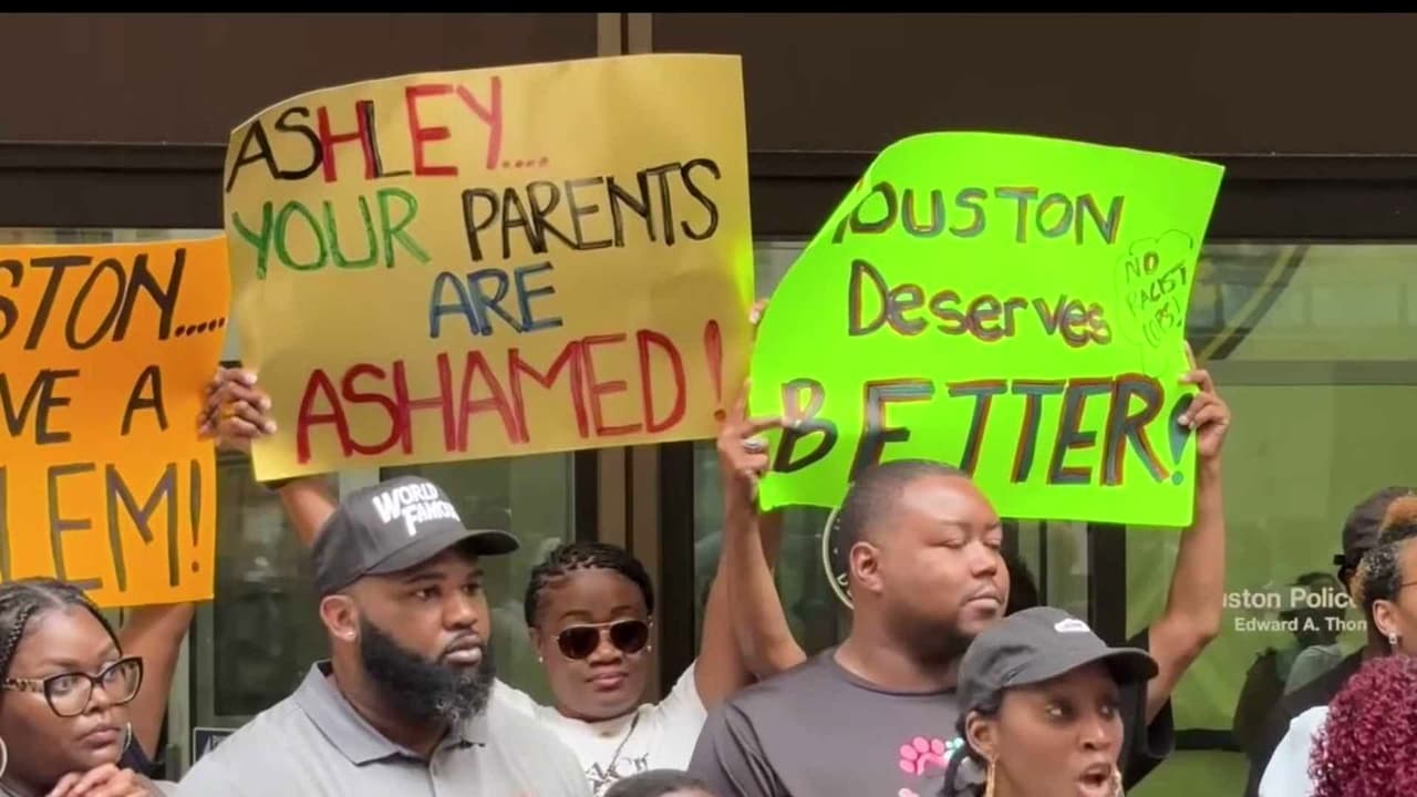 Activistas exigen todo el peso de la ley contra la oficial de Houston señalada de realizar comentarios racistas