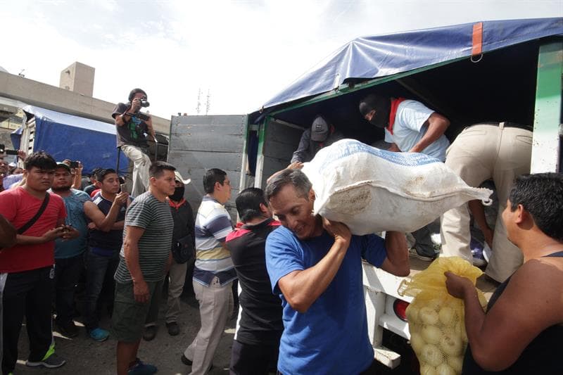 EZLN dona casi 13 toneladas de alimentos a maestros en huelga en Chiapas