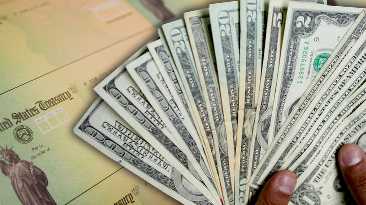 <i><b>Si tienes deuda de renta.</b></i> Zuniga recomienda hablar con la persona que le está alquilando el apartamento y así llegar a un acuerdo para pagar en plazos.
<br>