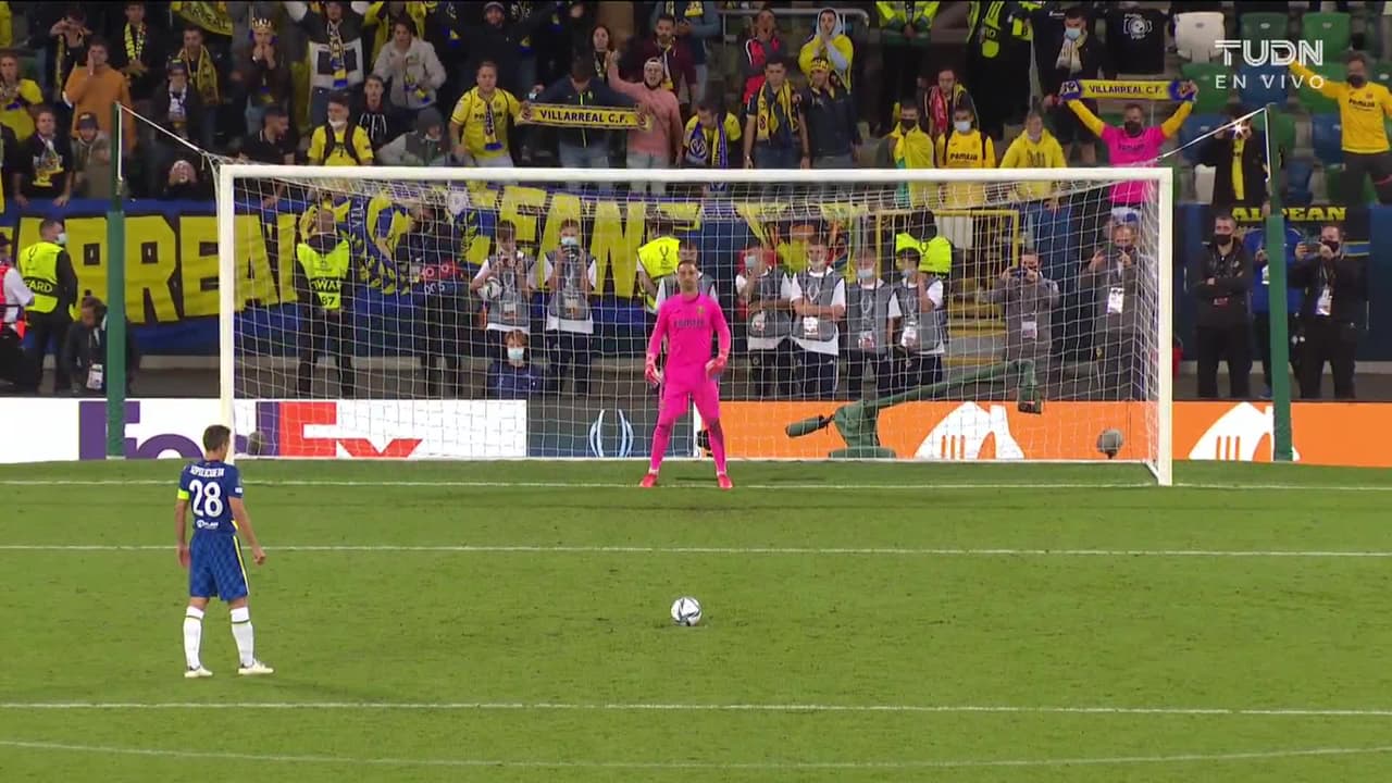 ¡GOL!  anota para Chelsea. César Azpilicueta