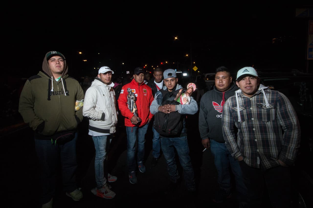 Una noche con los devotos del 'santo de las causas difíciles' 