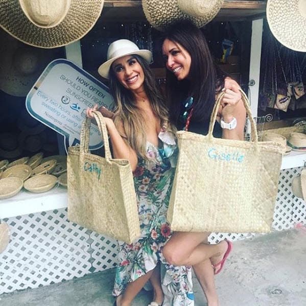 "Pasándola lindo con mi querida @catherinesiachoque en Harbour Island", escribió Blondet.