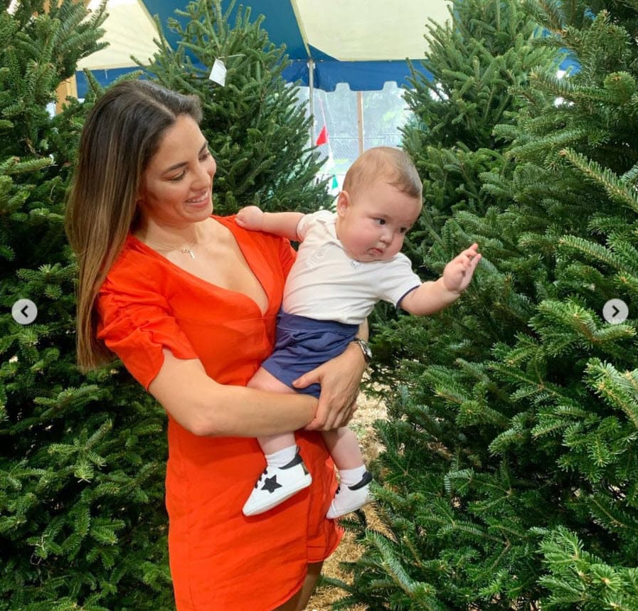 <b><a href="https://www.univision.com/famosos/con-tiernas-fotografias-y-pastel-pamela-silva-celebra-los-3-meses-de-su-hijo-ford-fotos" target="_blank">El primero en llegar al mundo fue Ford</a></b>, quien nació el pasado 22 de abril por medio de una cesárea de emergencia. 
<br>