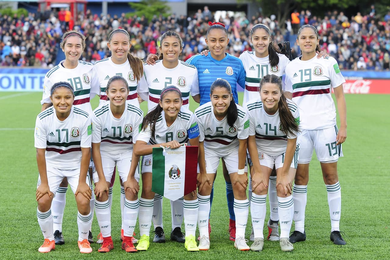 El equipo azteca femenil presentó esta alineación para buscar el título.