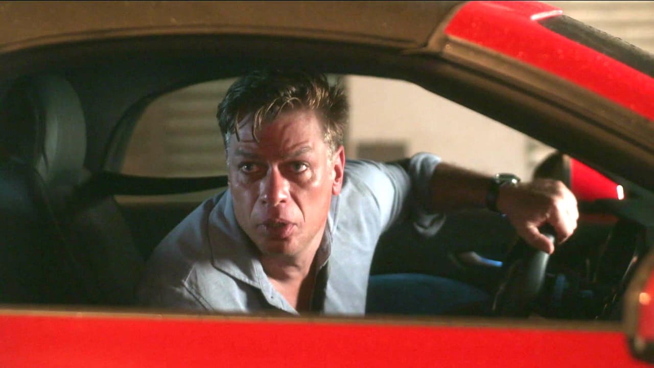 Su héroe se hizo presente una segunda vez al defenderla de Jacaré, quien la estuvo acosando y repetidas veces intentó abusar de ella.