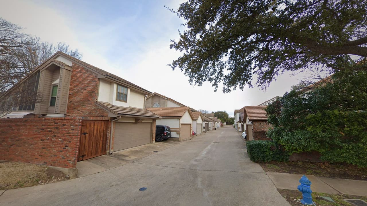 Compró una casa en subasta en Addison y descubrió un cuerpo oculto en su interior