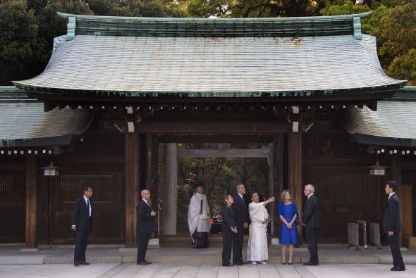 El presidente también acudió al santuario sintoísta de Meiji.