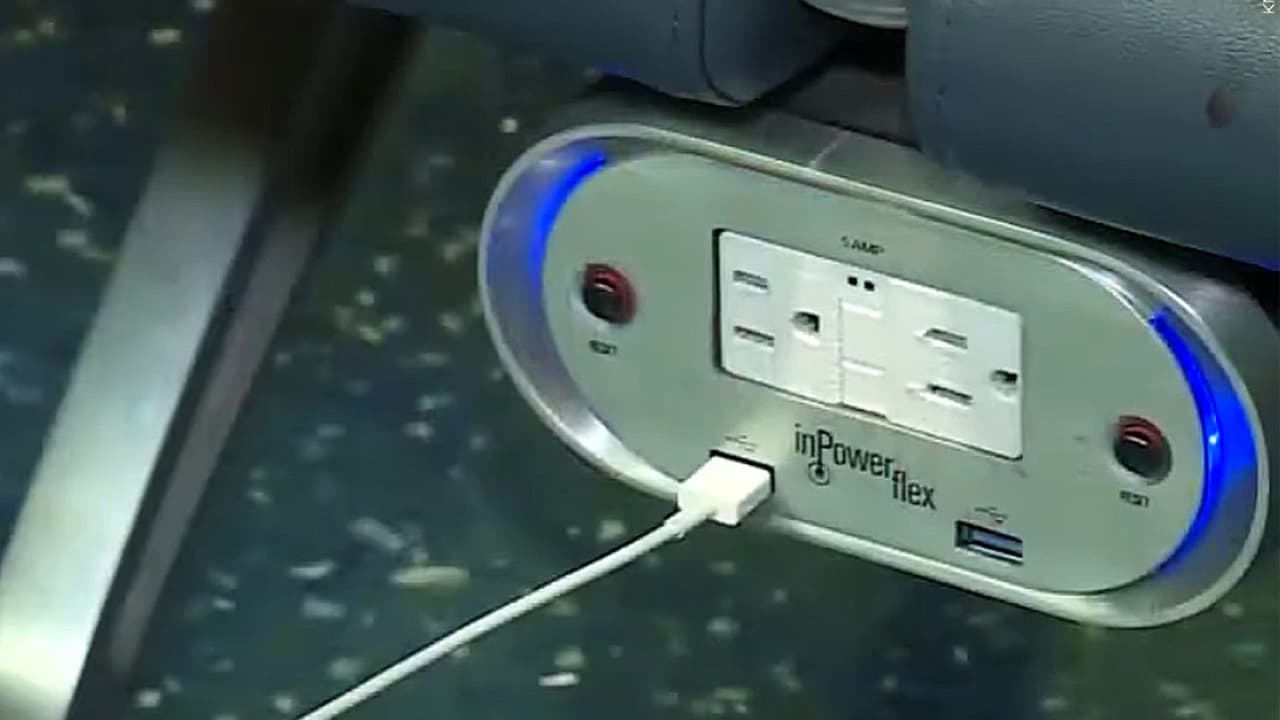 “Juice jacking”: FBI advierte sobre riesgos al cargar tu celular en espacios públicos