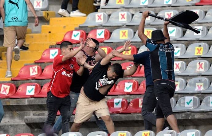 "No hubo muertos, pero es una tragedia": gobernador de Querétaro sobre la violencia en un estadio que dejó 27 heridos