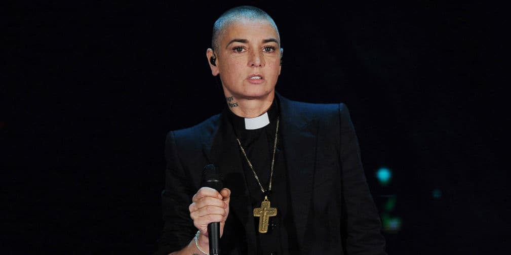 12. Sinead Oconnor: La cantante irlandesa fue víctima de abuso en su infancia por parte de sus padres.