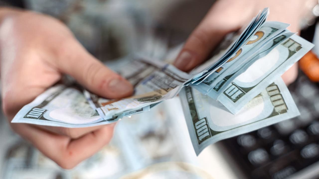 <b>¿Cómo serán elegidos los beneficiarios de la ayuda económica?</b>
<br>De acuerdo con la convocatoria del Chicago Resiliency Fund, serán 25,000 las familias que recibirán este apoyo. 
<br>
<br>Los beneficiarios, detallaron, serán elegidos por medio de una lotería. Una vez elegido, se te enviará una forma para completar la aplicación.