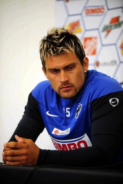 El ex portero del Monterrey Omar 'Gato' Ortíz decidió compartir su actividad deportiva con una más riesgosa y lucrativa. El 'Gato' fue vinculado a una banda de secuestradores en el 2012, por lo que fue detenido y sentenciado a 60 años de cárcel.