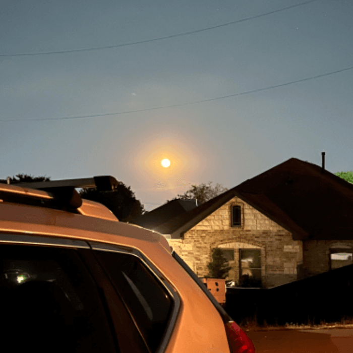 A través de nuestra herramienta repórtalo, Lucy Vargas nos envió esta fotografía de la súperluna.