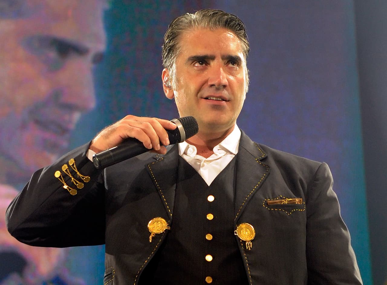 Alejandro Fernández se presenta en concierto este miércoles 25 de noviembre en el Rosemont Theatre, ubicado en el 5400 North River Road, Rosemont, IL. Precios varios. Puertas abren a las 8 pm.