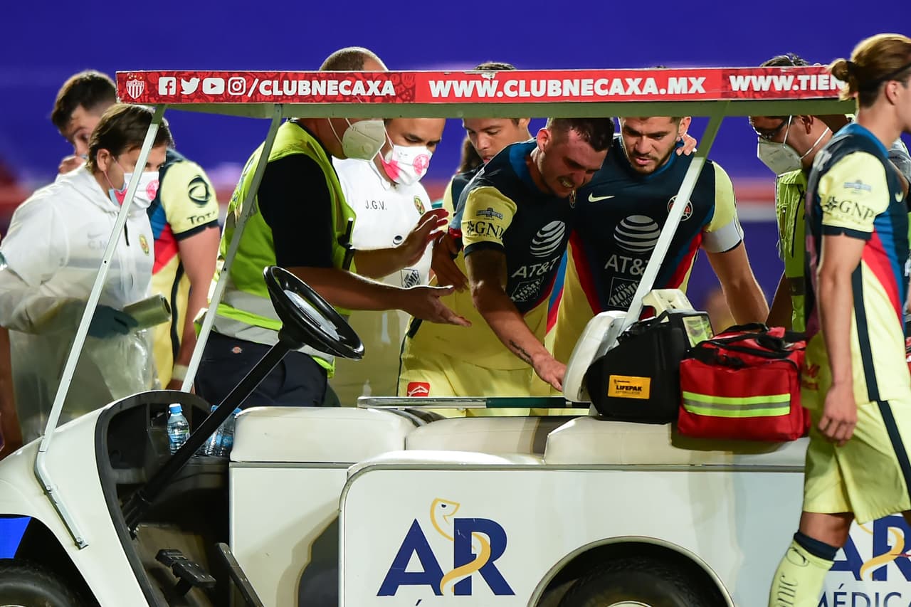 Nicolás Benedetti abandonó el partido frente al León en llanto gracias a una nueva lesión del colombiano.