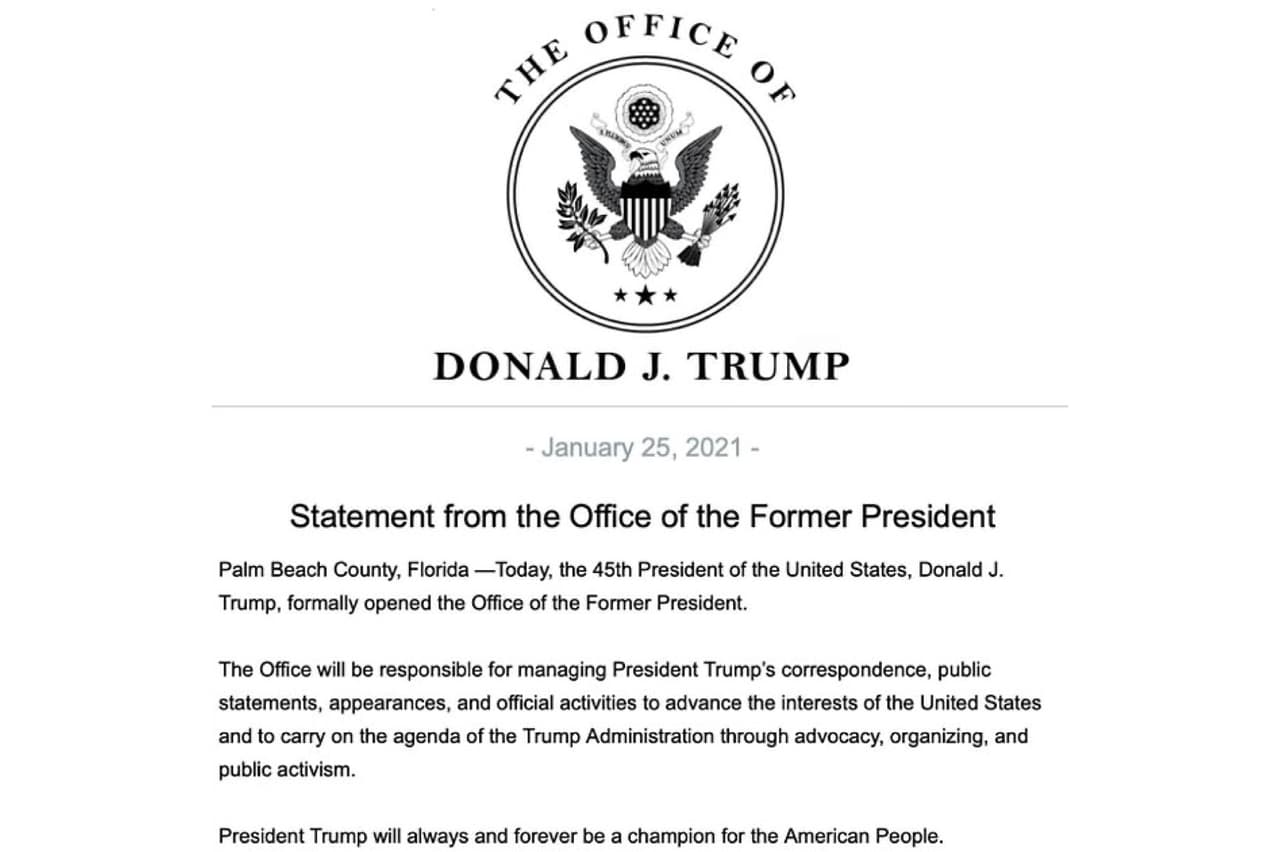 “Hoy, el presidente 45 de Estados Unidos, Donald J. Trump, inauguró formalmente la Oficina del expresidente”, refiere el corto comunicado que enviaron a los medios de comunicación.