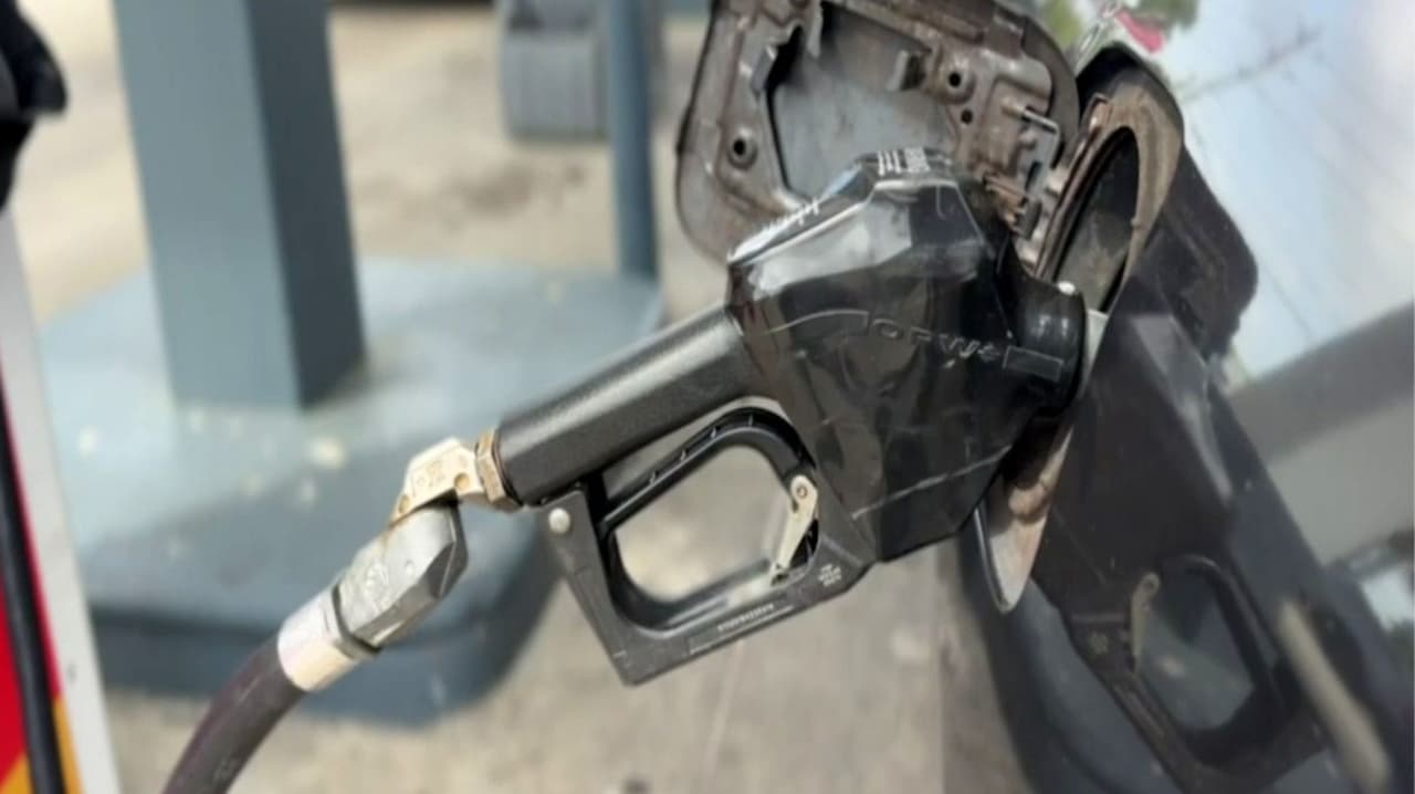 Conductores de Uber y Lyft en Orlando resienten alza de gasolina y bajos pagos