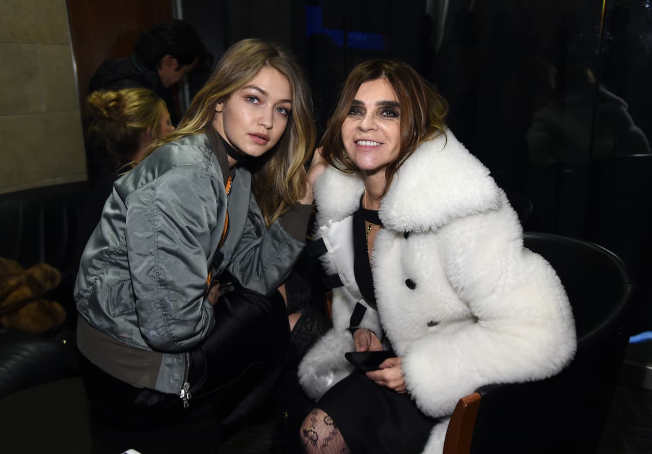 La modelo Gigi Hadid y la editora de moda Carine Roitfeld también hicieron presencia en el evento que reunió más famosos que todos los desfiles de la semana de la moda juntos.
