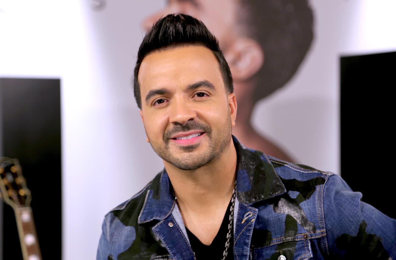 Este 2020, Fonsi compite en cuatro categorías por el galardón de Premio Lo Nuestro: Canción del Año - Urbano/Pop, Artista del Año - Pop/Rock, Colaboración del Año - Pop/Rock y Artista del Año - Pop/Balada.