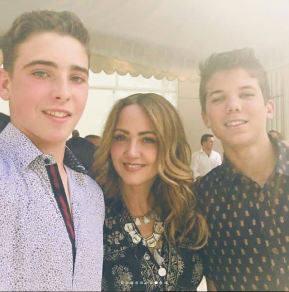 Andrea Legarreta con sus dos guapos sobrinos, uno de ellos es el hermano mayor de las gemelitas Martina y Emilia.
