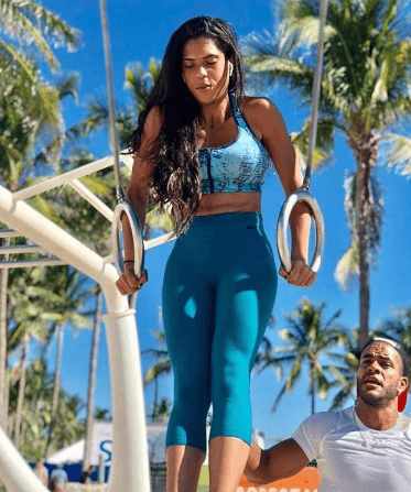 Es así como junto a su entrenador personal, quien se ha convertido en su mejor aliado, Francisca sale de su zona de confort y se arriesga a darlo todo.