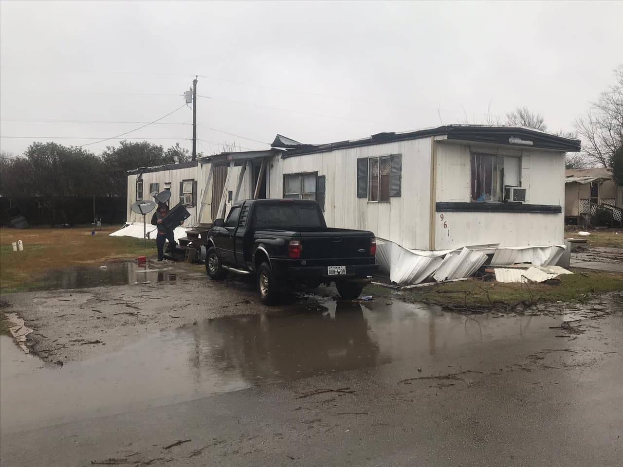 Incluyendo los condados Hunt, Kaufman, Navarro, Rockwall, Anderson, Henderson, Rains y Van Zandt desde hoy a las 6pm hasta el jueves a la 6pm.
<br>