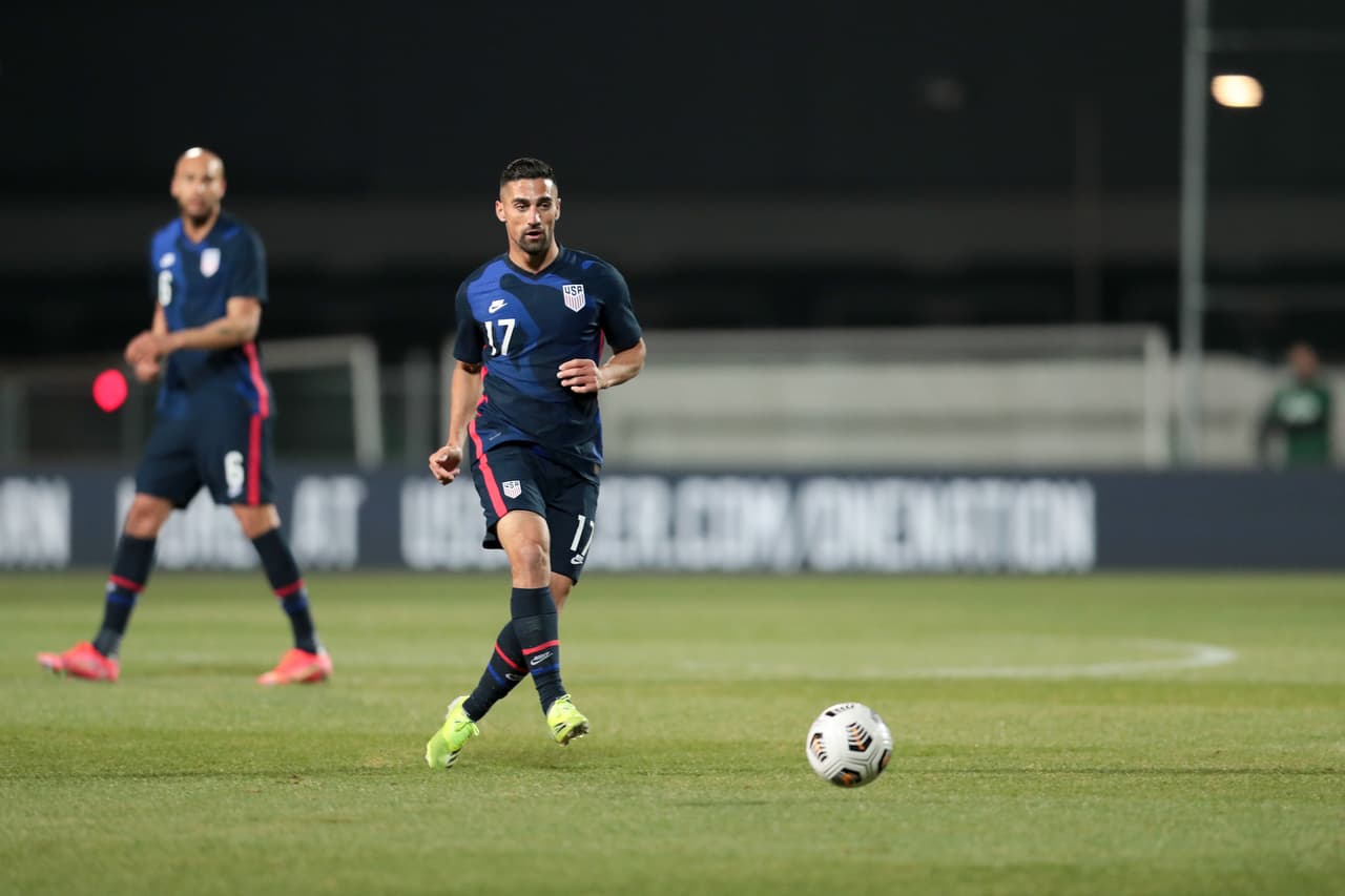 Estados Unidos se impone ante Jamaica 4-1 durante un partido amistoso. Sergiño Dest estrena cuenta goleadora con el selectivo estadounidense, pues abrió el marcador al minuto 34, seguido de Brenden Aaronson y Sebastian Lleglet cerró con broche de oro, pues anota doblete rumbo al final del encuentro.