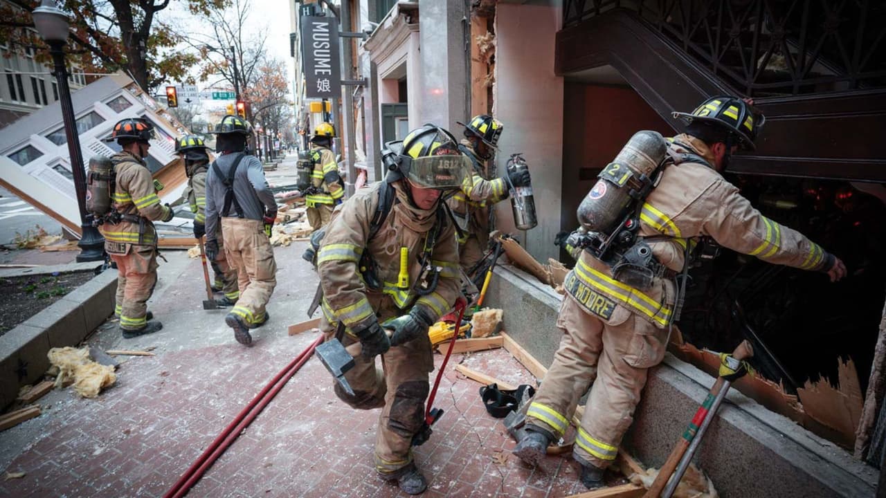 El 
<b>Departamento de Bomberos investiga al restaurante Musume que está dentro del hotel Sandman Signature</b>. Josh Babb, cofundador de Musume, dijo 
<b>"estar devastados por la tragedia" y que ellos tenían cerrado al momento de la explosión</b>, por lo que no había clientes entre la lista de heridos.