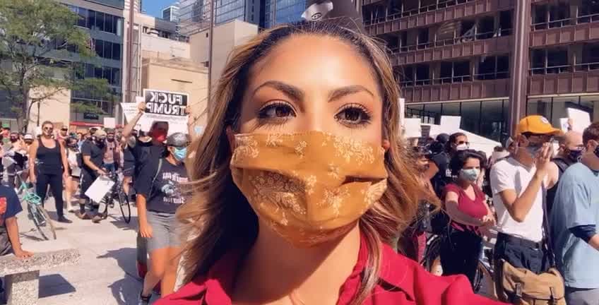 Exigen que liberen “los bebes de las jaulas” y eliminación de ICE cientos manifiestan en Chicago