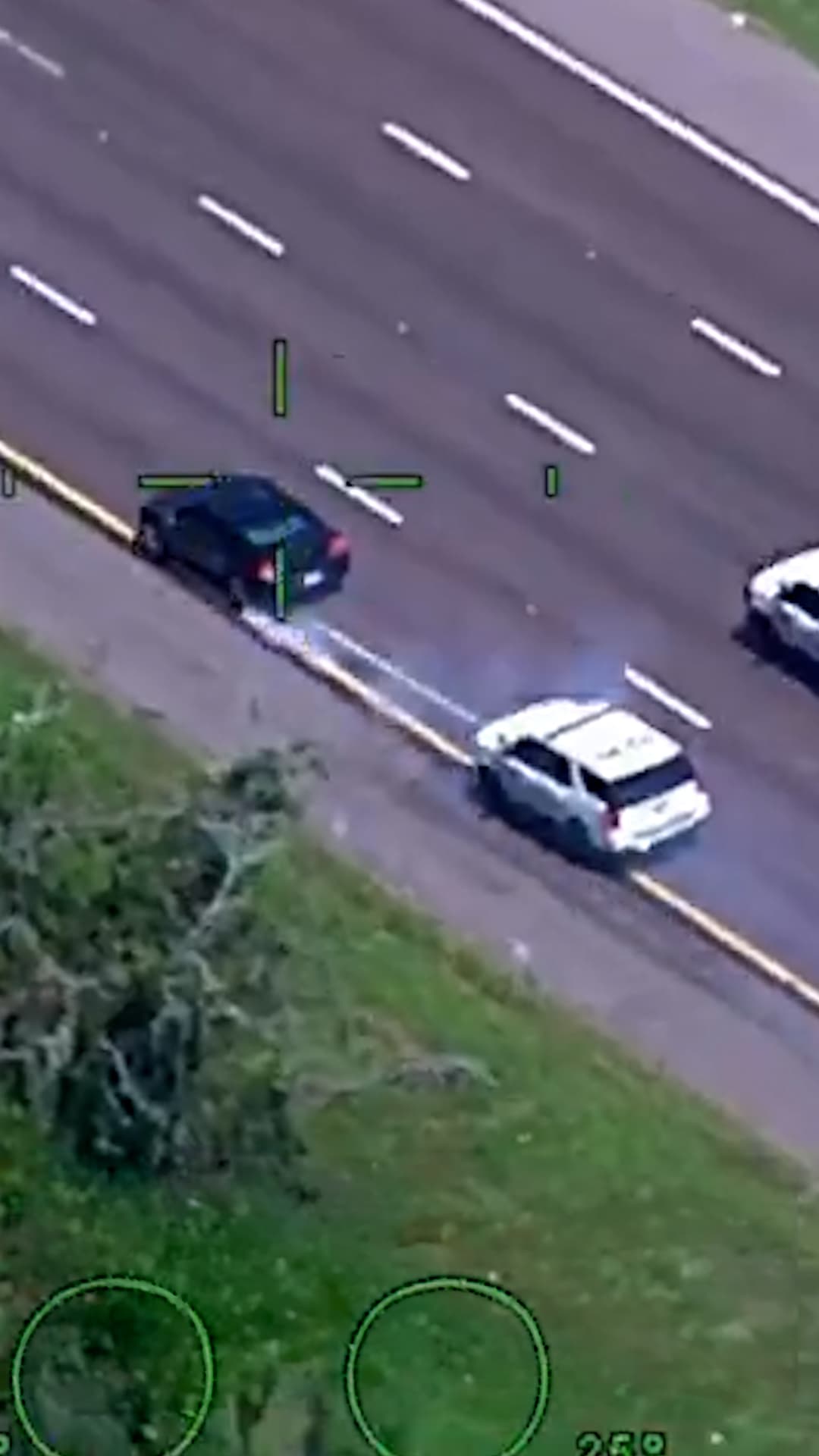 Agentes logran detención en Tampa con dispositivo 'Grappler': una red atrapó la llanta trasera del vehículo