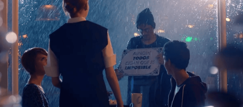 #8 ¿Está lloviendo? Visita a tu pareja en su trabajo, casa, escuela, etc.